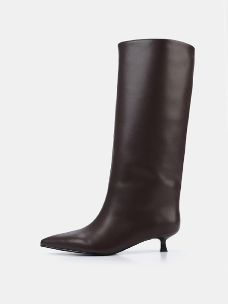 Сапоги трубы на маленьком каблуке