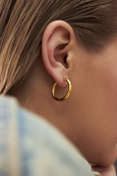 Серебряные глянцевые серьги-хупы "Match" SBLESKOM, цвет: позолота, 21726 купить онлайн