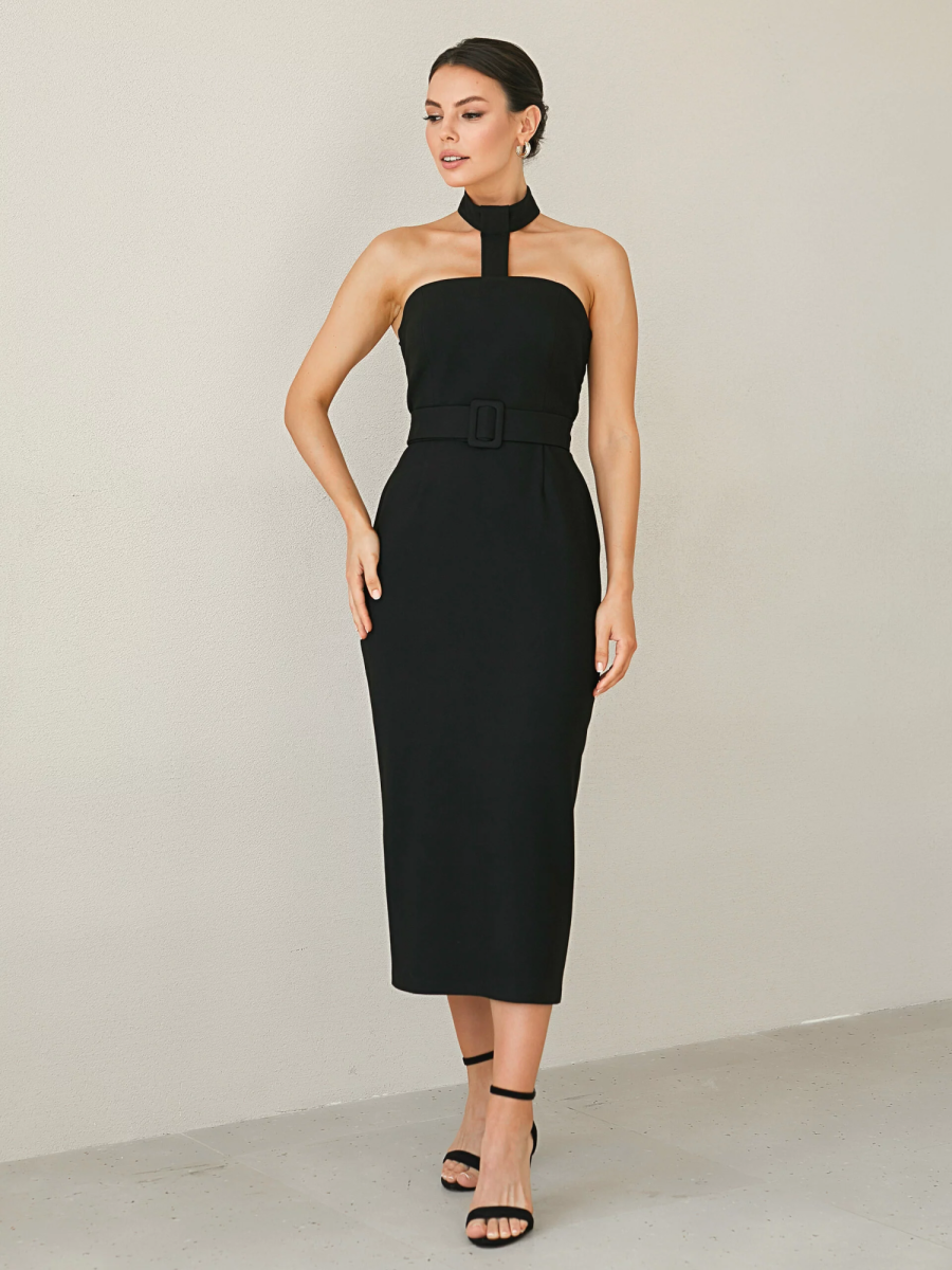 Платье с открытыми плечами и чокером