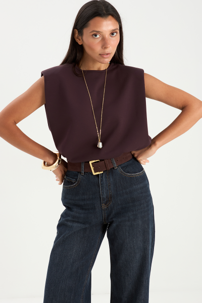 Футболка с подплечниками