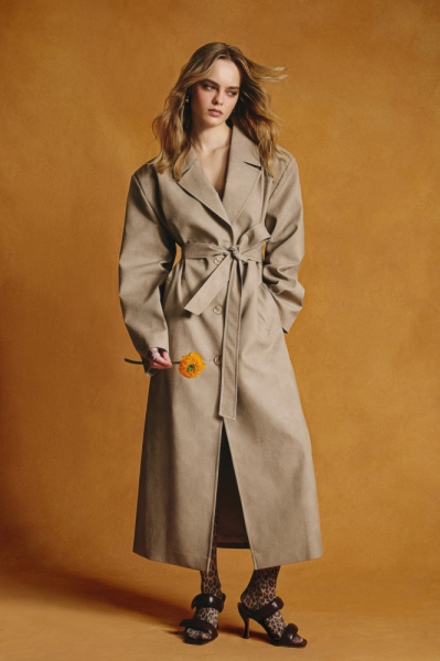 Тренч из фактурной экокожи