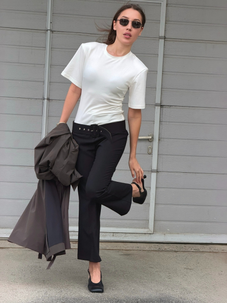 Футболка приталенного кроя с подплечниками Ricoco, цвет: молочный, 7071/1 купить онлайн