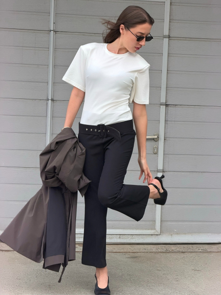 Футболка приталенного кроя с подплечниками Ricoco, цвет: молочный, 7071/1 купить онлайн