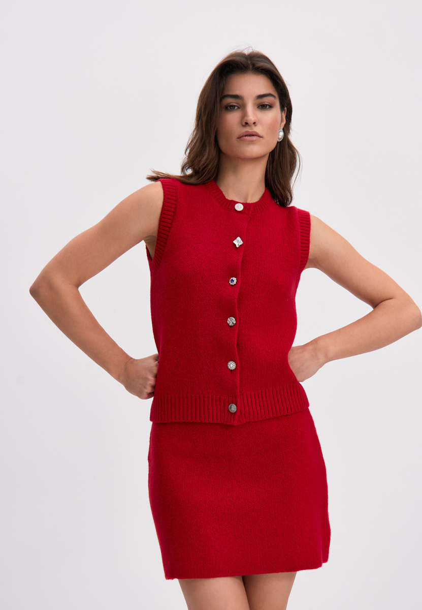 Жилет с декоративными пуговицами Charmstore, цвет: красный, 304-31981-440 купить онлайн