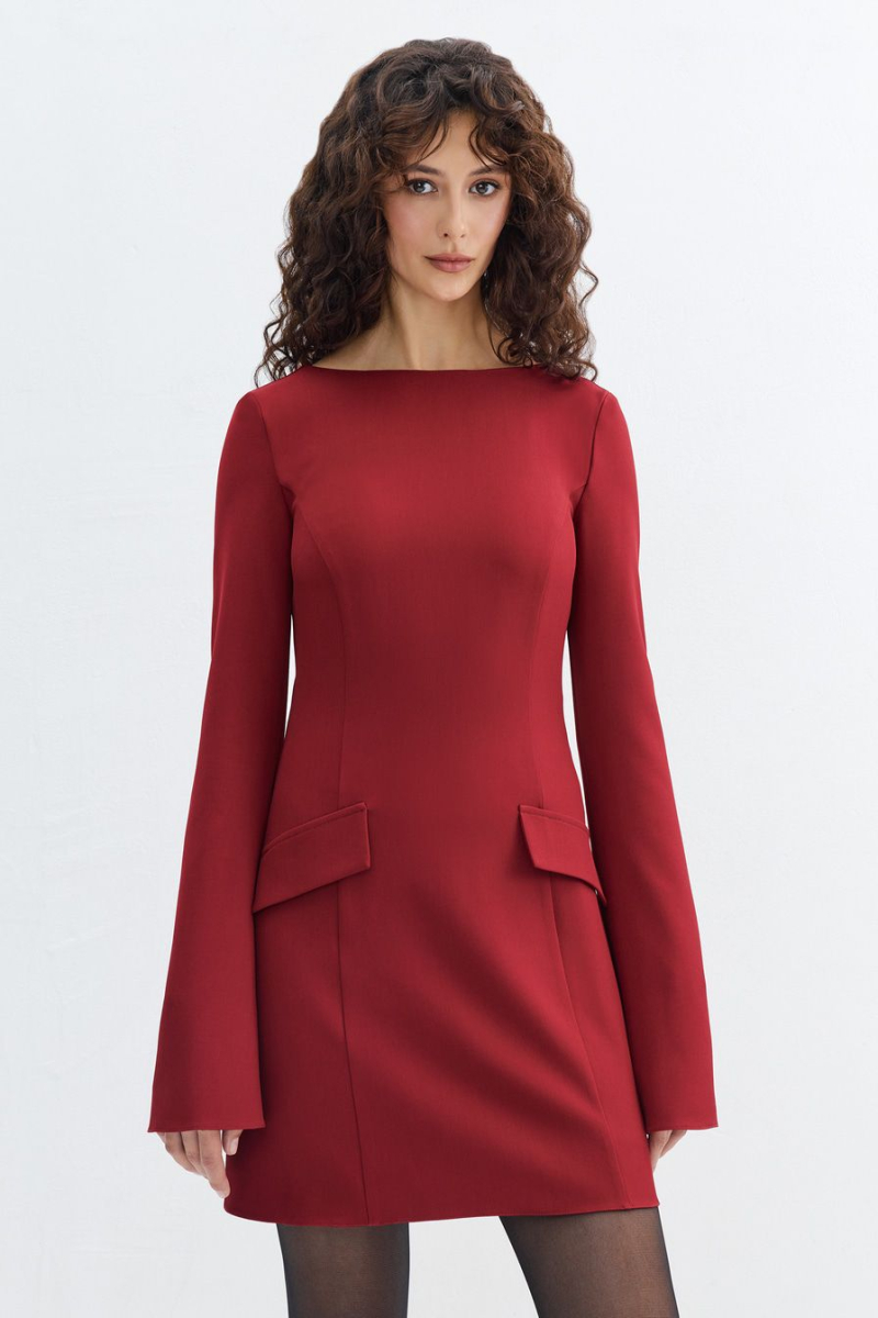 Платье с декоративными клапанами