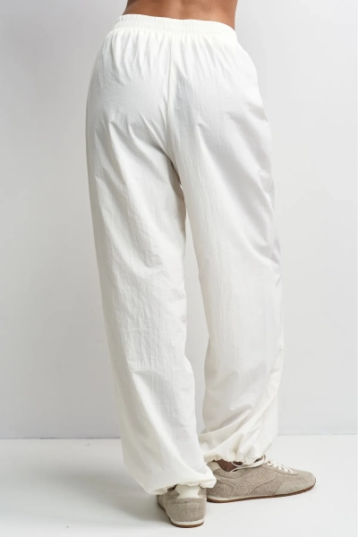 Брюки из плащевки Erist store, цвет: белый, НФ-00003397 купить онлайн