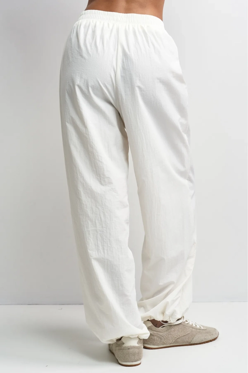 Брюки из плащевки Erist store, цвет: белый, НФ-00003397 купить онлайн