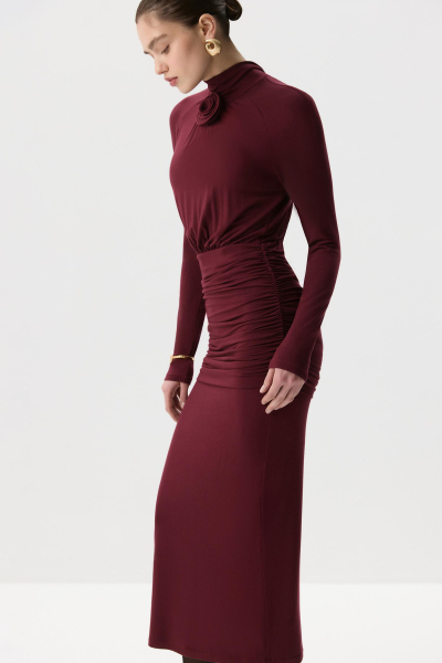 Платье макси с декоративной розой Charmstore, цвет: винный, 207-47265-451 купить онлайн