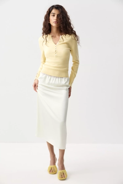 Лонгслив облегающий с пуговицами Charmstore, цвет: Сливочный, 313-542115-121 купить онлайн