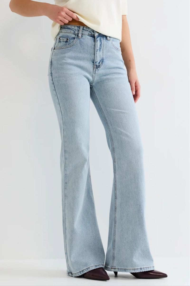 Джинсы-клёш