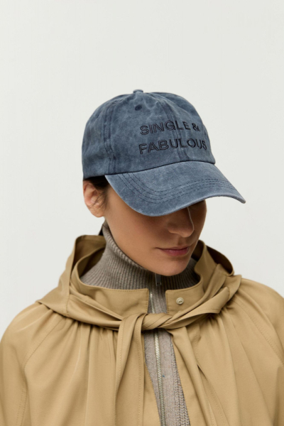 Кепка с надписью 1