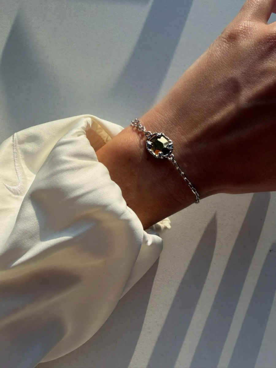 Серебряный браслет на цепочке «Королева драмы» SBLESKOM, цвет: серебро, 12205 купить онлайн