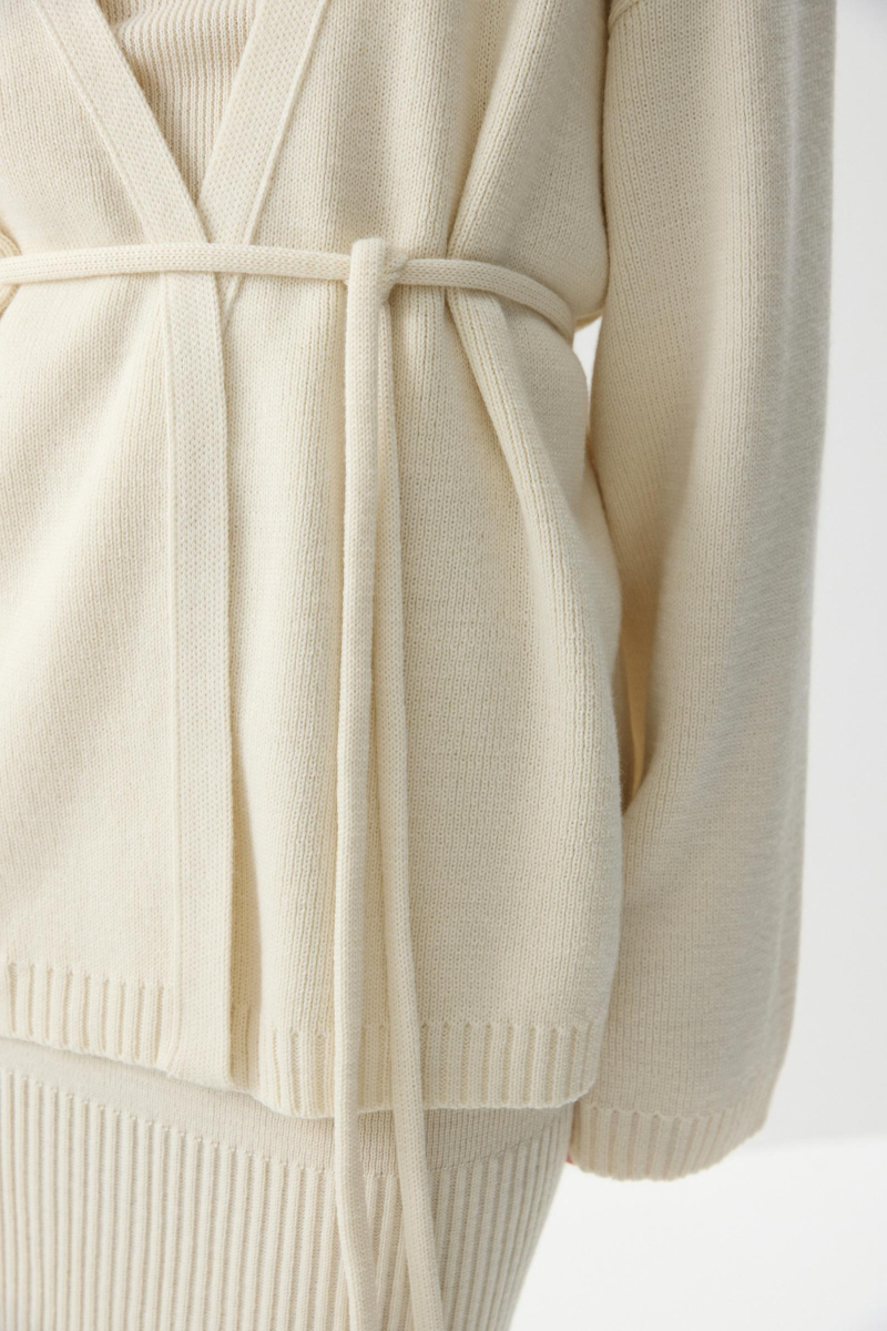 Кардиган из шерсти с поясом Charmstore, цвет: белый, 305-51798-111 купить онлайн