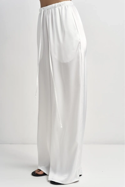 Брюки атласные Erist store, цвет: белый,  купить онлайн