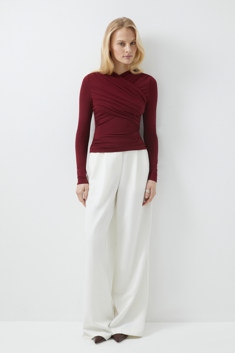 Лонгслив с драпированной деталью на груди Charmstore, цвет: Бордовый, 205-23265-442 купить онлайн