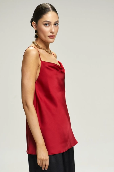 Топ на тонких бретелях Red