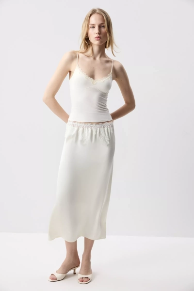 Топ с кружевом из вискозы Charmstore, цвет: ванильный, 214-57165-113 купить онлайн