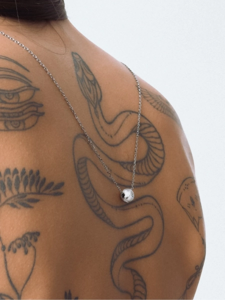 Серебряное колье «Земля» black SBLESKOM, цвет: серебро, 92072 купить онлайн