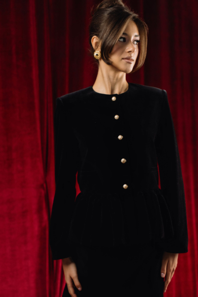 Жакет из бархата с объемной баской