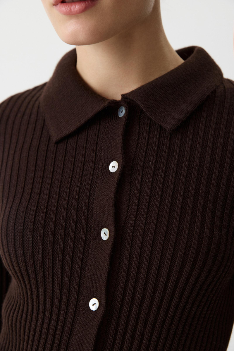 Джемпер-поло с пуговицами Charmstore, цвет: коричневый, 303-49598-551 купить онлайн