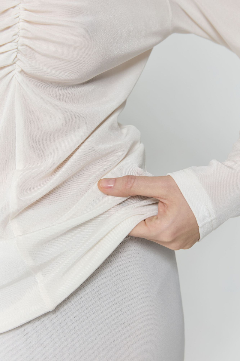 Лонгслив со сборкой AROUND, цвет: молочный, 219_115CE02 купить онлайн