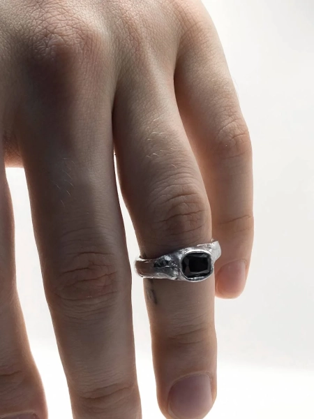 Кольцо Texture ring with cubic zirconia Black SJEW  купить онлайн