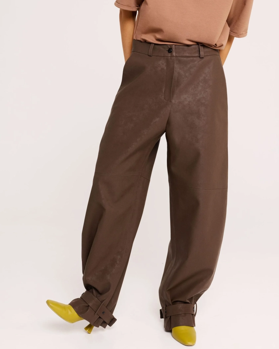 Брюки из экокожи BROWN Anmuse, цвет: коричневый, TR25W183-CF купить онлайн