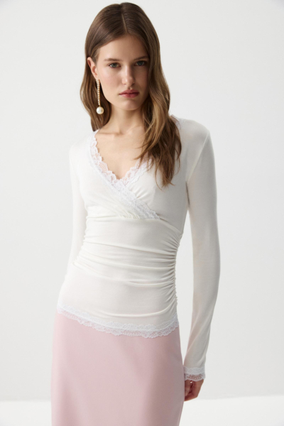 Лонгслив на запах с кружевом Charmstore, цвет: белый,  купить онлайн
