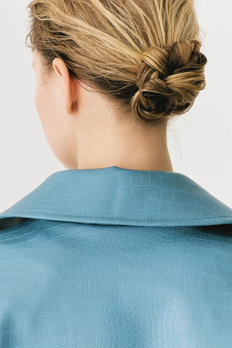 Тренч удлиненный из экокожи с эффектом тиснения Ricoco, цвет: синий, 7049/1 купить онлайн