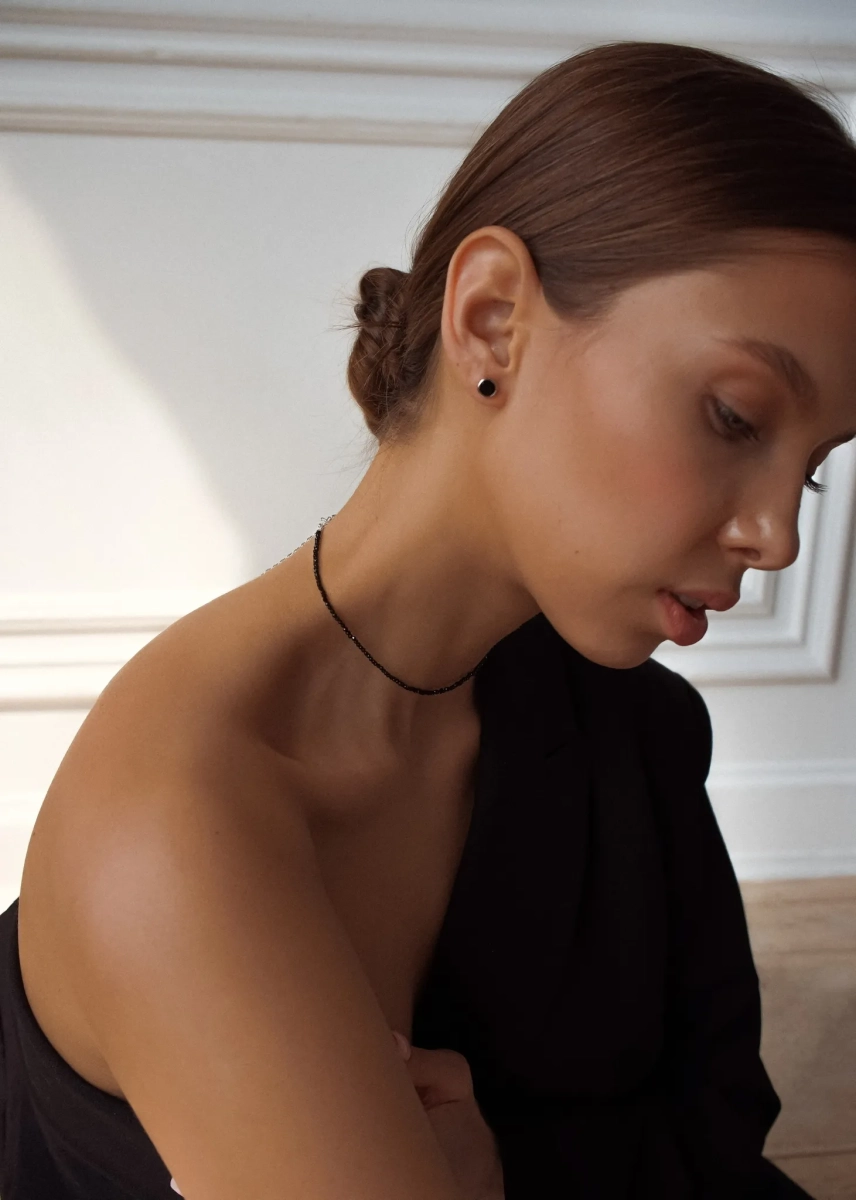 Серебряные серьги-пусеты мини "Black" с черным агатом SBLESKOM, цвет: серебро, 11272 купить онлайн