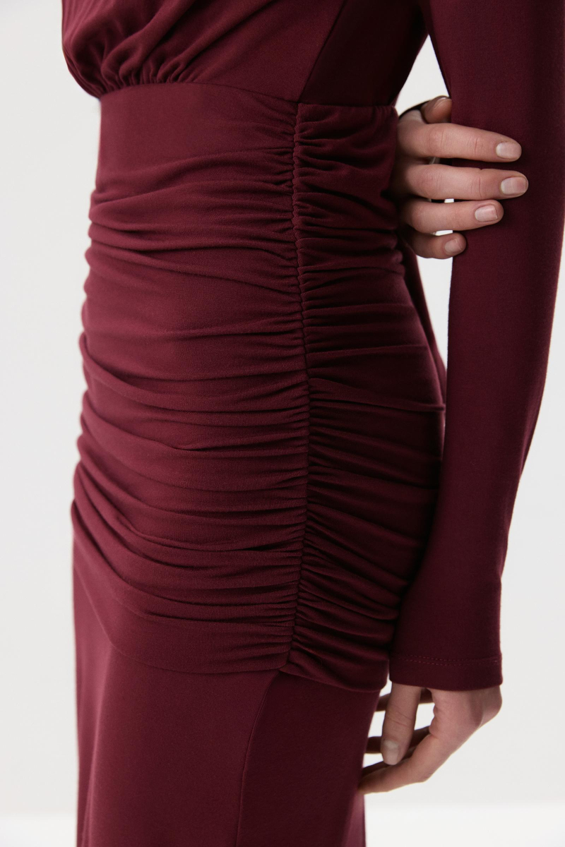 Платье макси с декоративной розой Charmstore, цвет: винный, 207-47265-451 купить онлайн