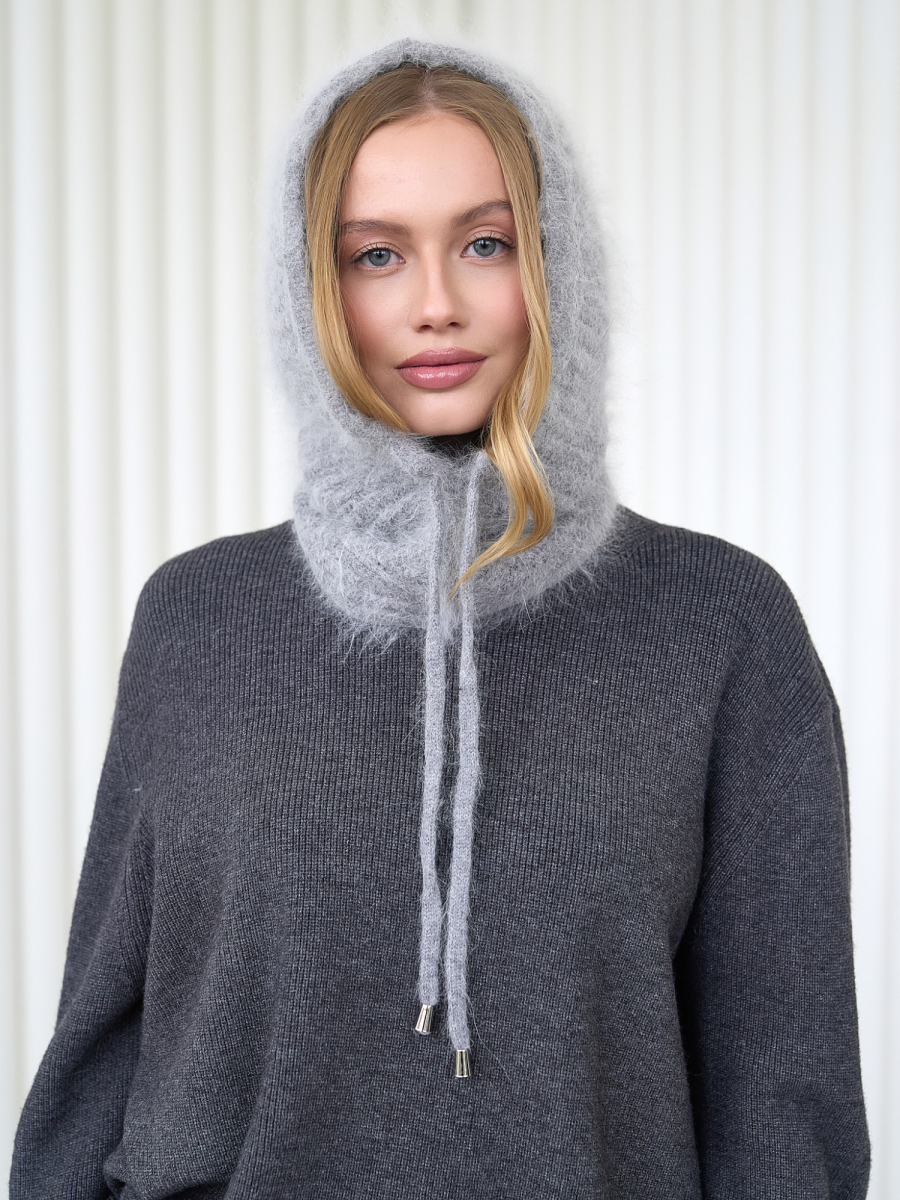 Капор из ангоры крупной вязки