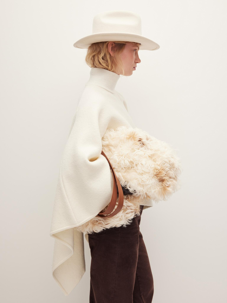 Сумка из натурального меха Chaika, цвет: бежевый AW25BG01-02 купить онлайн