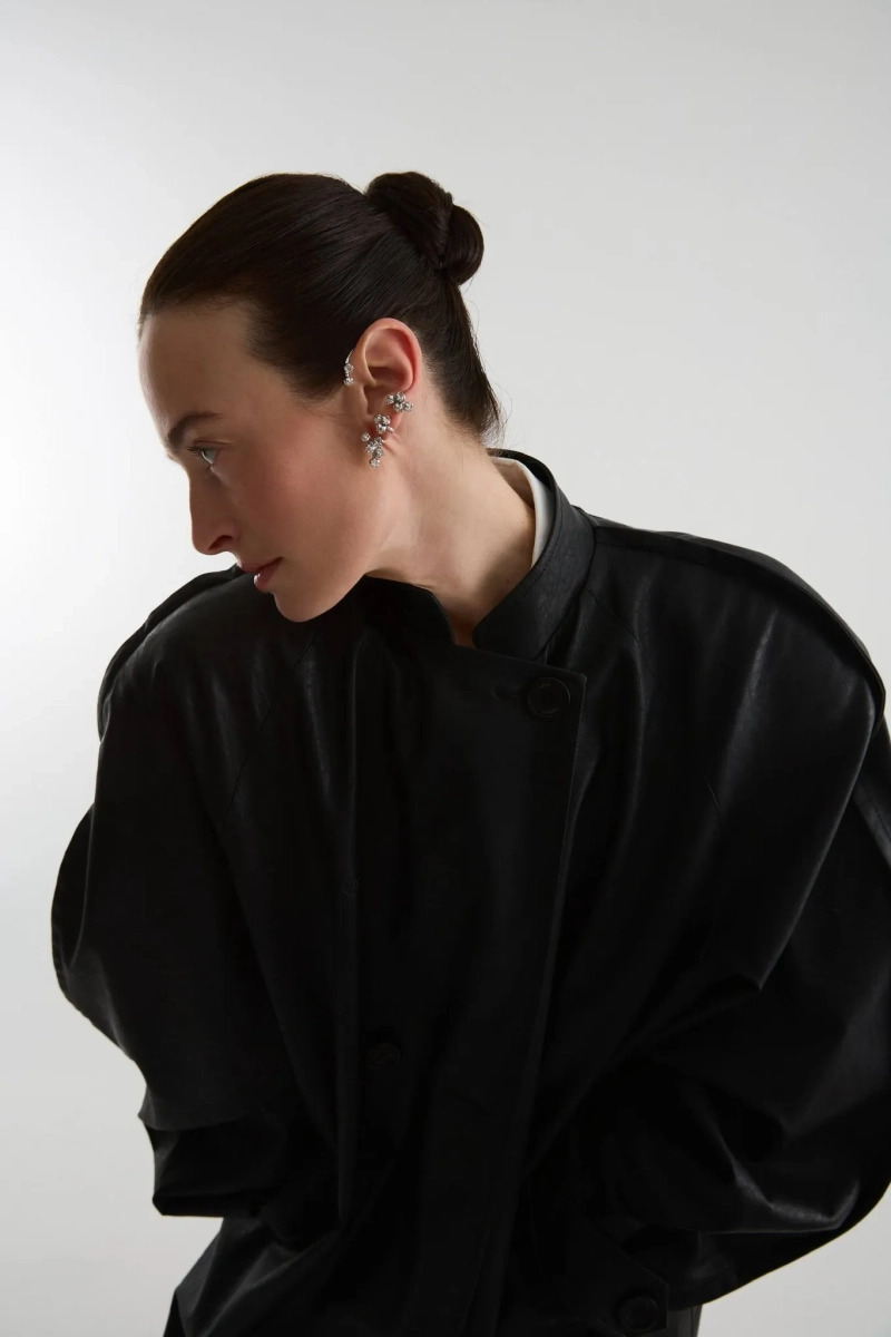 Серебряная серьга-кафф кувшинки «Васюганские болота» SBLESKOM, цвет: серебро, 12244 купить онлайн