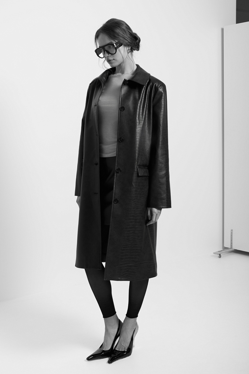 Тренч удлиненный из экокожи с эффектом тиснения Ricoco, цвет: шоколадный, 7049/2 купить онлайн