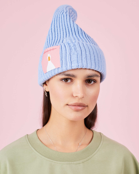 Шапка рваная с гусем