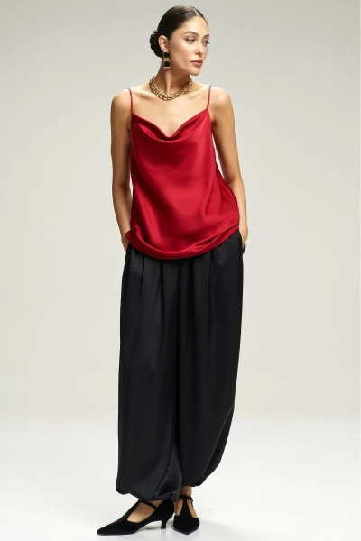 Топ на тонких бретелях Red