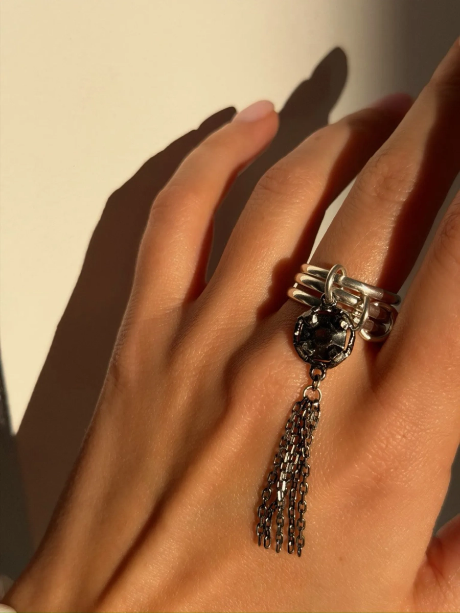 Серебряное тройное кольцо «Королева драмы» SBLESKOM, цвет: серебро, 12202 купить онлайн