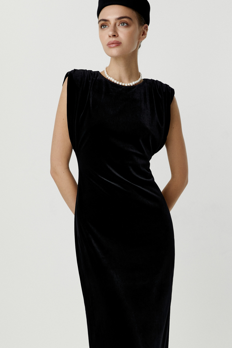 Платье макси из бархата без рукавов Charmstore, цвет: Черный, 111-27642-880 купить онлайн