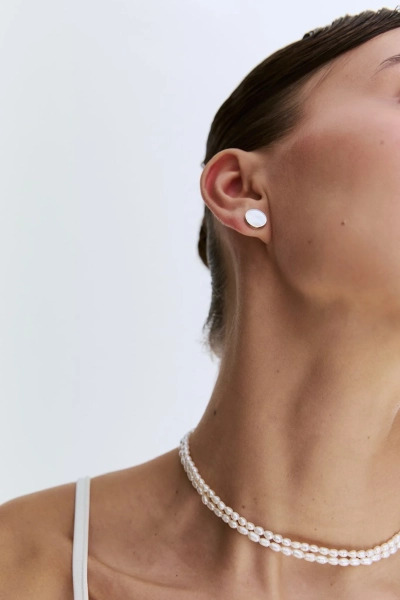 Серебряные серьги-пусеты с перламутром SBLESKOM, цвет: серебро, 11266 купить онлайн