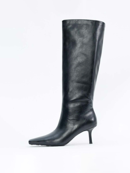 Высокие сапоги