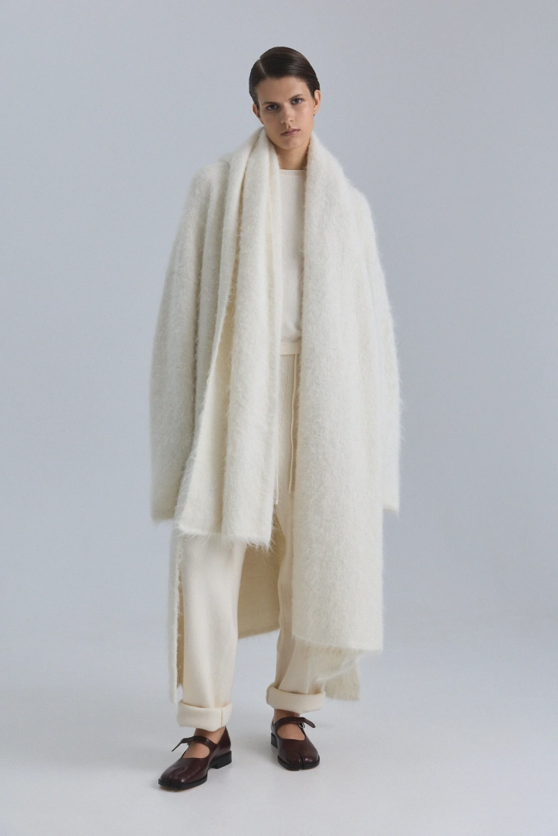 Палантин из альпаки OPORA Mankova, цвет: молочный FW24/25-09 купить онлайн
