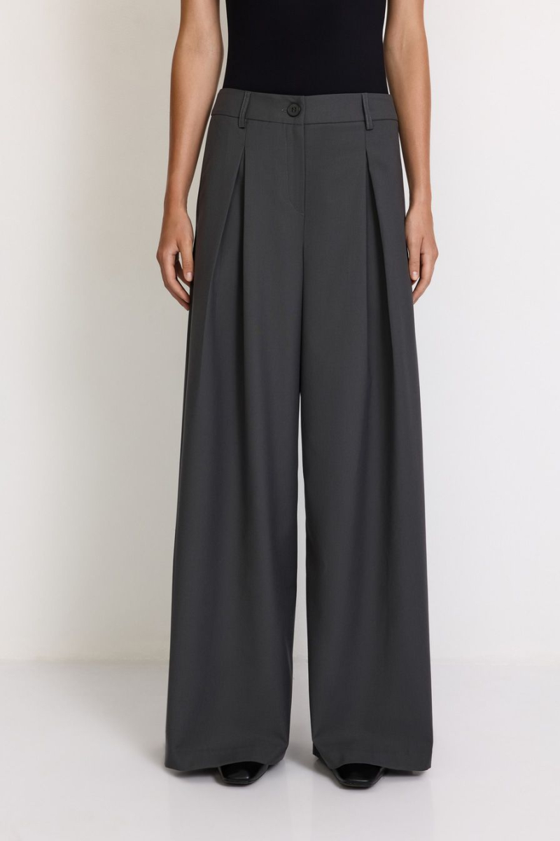 Брюки со складками