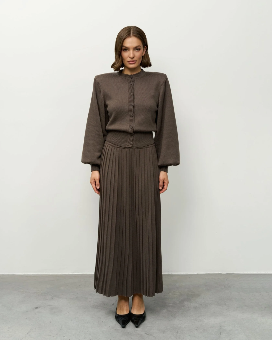 Вязаный костюм с длинной юбкой