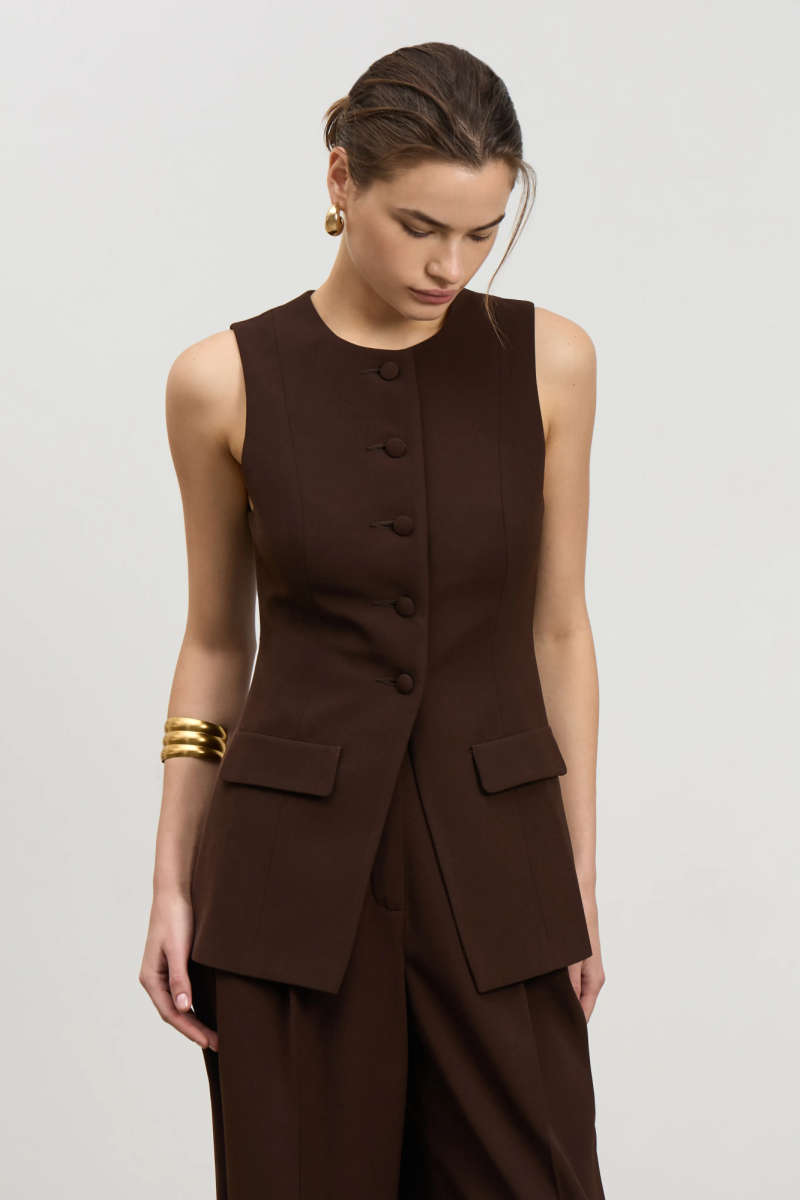 Жилет приталенный