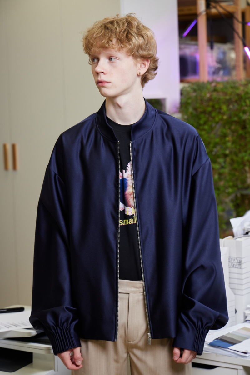 Куртка с шелковистой фактурой