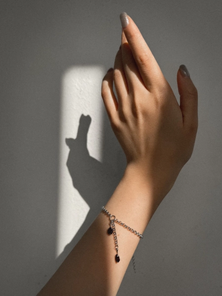 Серебряный браслет на руку «Гранатовый» SBLESKOM, цвет: серебро, 12148 купить онлайн