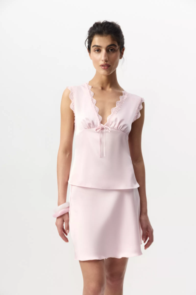 Топ с V-вырезом из сатина