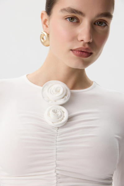 Лонгслив с декоративной розой Charmstore, цвет: молочный, 205-47065-111 купить онлайн