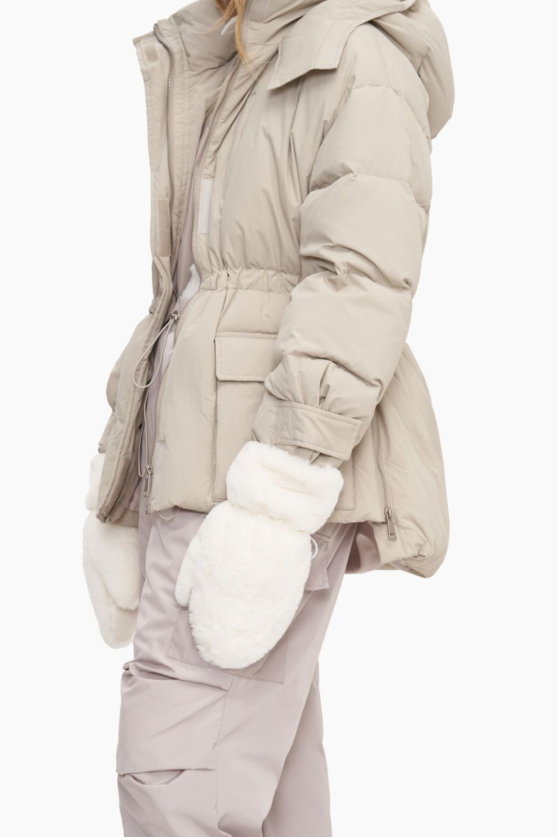 Варежки с отделкой из экомеха TOPTOP, цвет: молочный TT.610.15006.120 купить онлайн